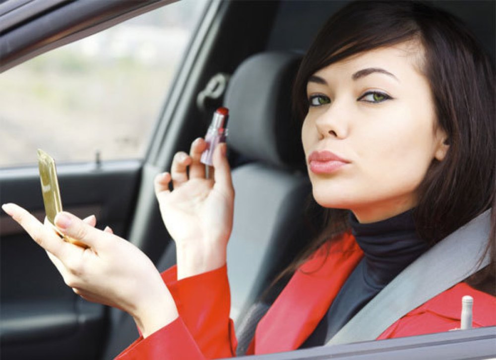 MUJER AL VOLANTE 108